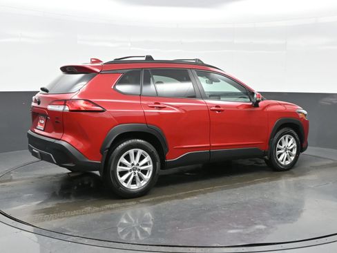 Used 2022 Toyota Corolla Cross LE image 6