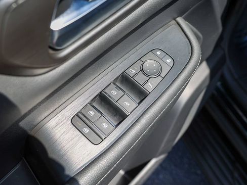 Used 2025 Nissan Armada SV AWD/4WD image 4