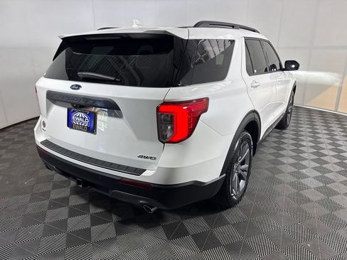 Used 2023 Ford Explorer XLT w/ XLT Sport Appearance Package AWD/4WD image 11