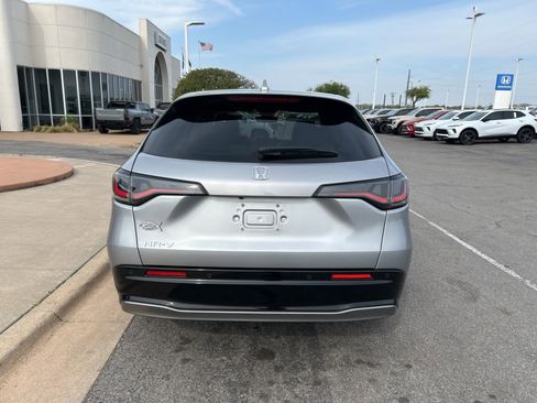 Used 2023 Honda HR-V EX-L image 6