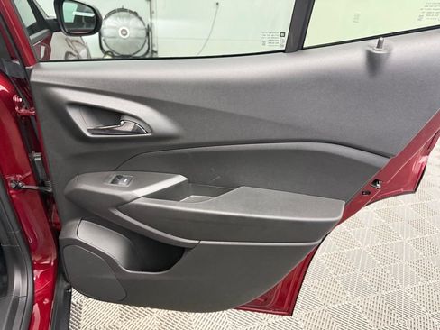 Used 2024 Chevrolet Trax RS FWD image 33