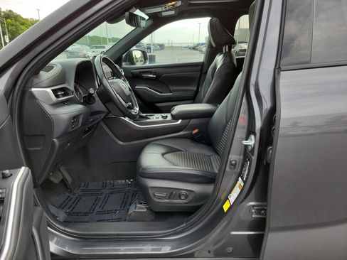 Used 2023 Toyota Highlander XSE AWD/4WD image 19