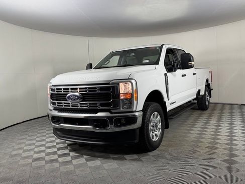 Used 2023 Ford F350 XLT w/ FX4 Off-Road Package image 3