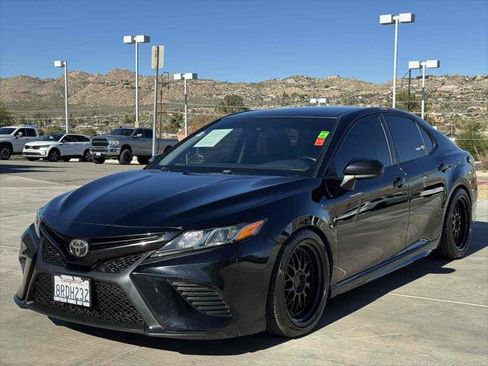 Used 2020 Toyota Camry SE image 4