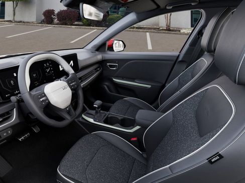 New 2025 Kia K4 GT-Line image 17