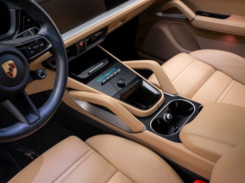 Certified 2025 Porsche Cayenne Coupe AWD/4WD image 13