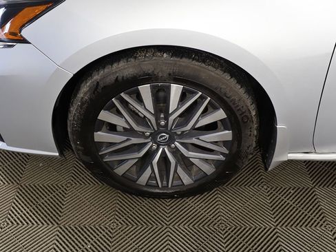 Used 2023 Nissan Altima 2.5 SV FWD image 14