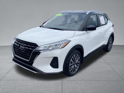 Used 2023 Nissan Kicks SV FWD image 2
