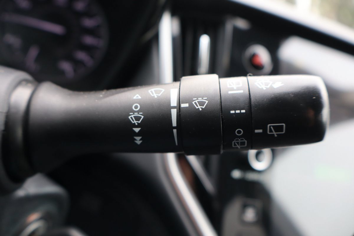 Used 2023 Subaru Outback Premium AWD/4WD image 32