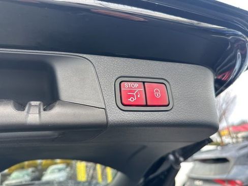 Used 2023 Mercedes-Benz GLB 250 4MATIC image 45