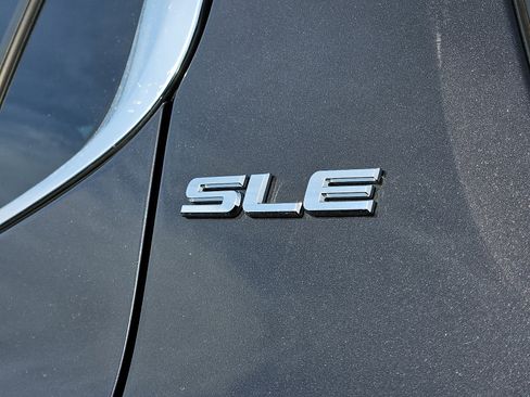 Used 2018 GMC Acadia SLE image 9