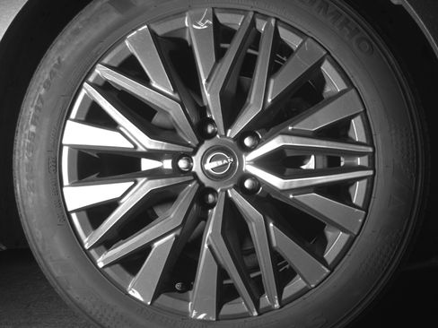Used 2025 Nissan Altima 2.5 SV FWD image 13
