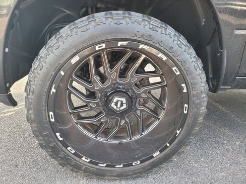Used 2017 RAM 1500 Express AWD/4WD image 8