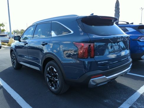 Certified 2025 Kia Sorento S w/ Panoramic Sunroof Package image 9