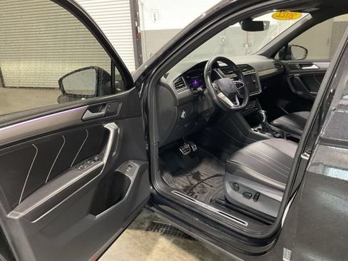 Used 2022 Volkswagen Tiguan SE R-Line AWD/4WD image 9