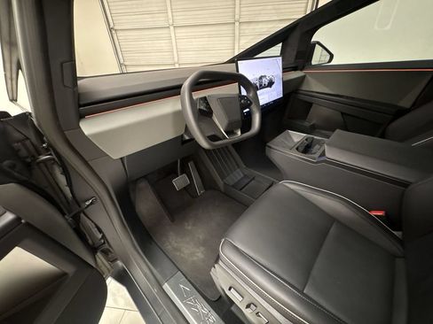 Used 2025 Tesla Cybertruck AWD Crew Cab image 10
