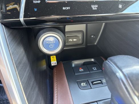 Used 2021 Toyota Venza image 21