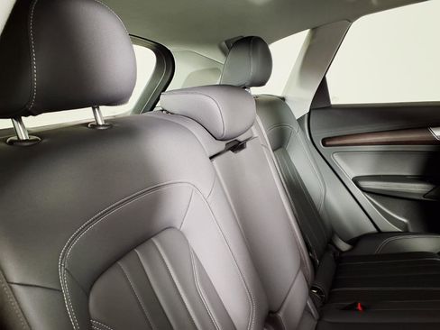 Used 2022 Audi Q5 Premium Plus image 12