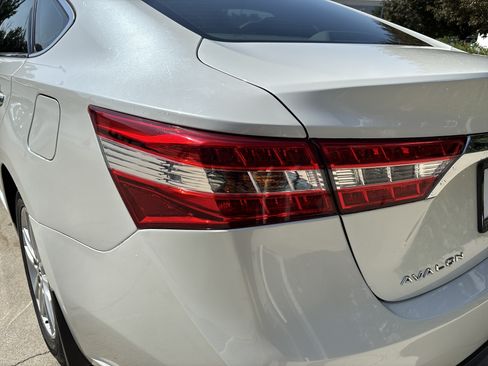 Used 2015 Toyota Avalon XLE Premium FWD image 12