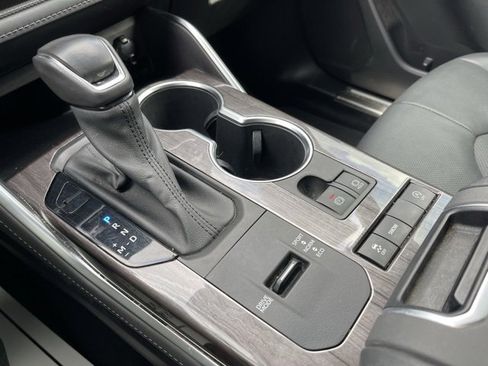 Used 2022 Toyota Highlander Platinum image 19