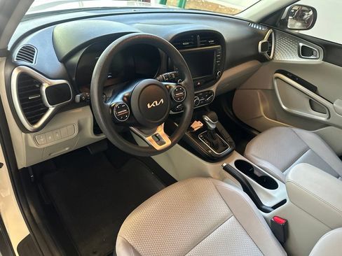 Used 2023 Kia Soul LX FWD image 7