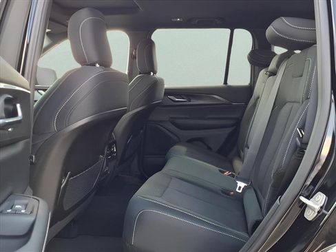 New 2025 Jeep Grand Cherokee Laredo w/ Luxury Tech Group I image 11