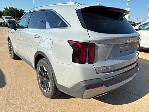 Used 2025 Kia Sorento S w/ Panoramic Sunroof Package FWD image 7