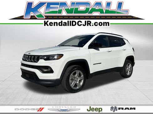 Used 2023 Jeep Compass Latitude AWD/4WD image 1