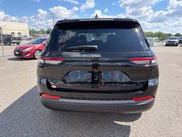 New 2026 Jeep Grand Cherokee Altitude AWD/4WD image 4
