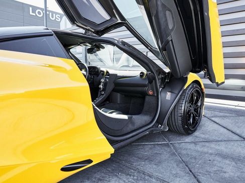 Used 2019 McLaren 720S RWD image 29