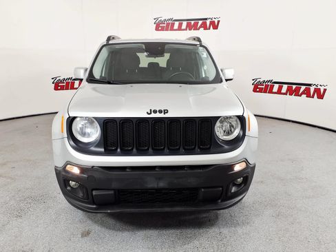 Used 2017 Jeep Renegade Altitude FWD image 2