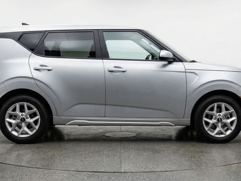 Used 2025 Kia Soul LX w/ LX Technology Package image 11