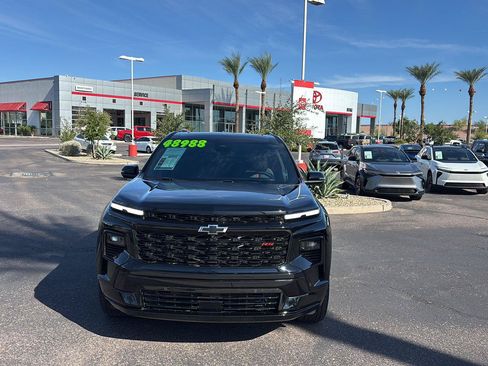 Used 2025 Chevrolet Traverse RS w/ LPO, Floor Liner Package FWD image 3