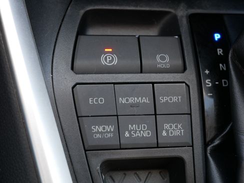 Used 2019 Toyota RAV4 LE w/ Carpet Mat Package AWD/4WD image 29