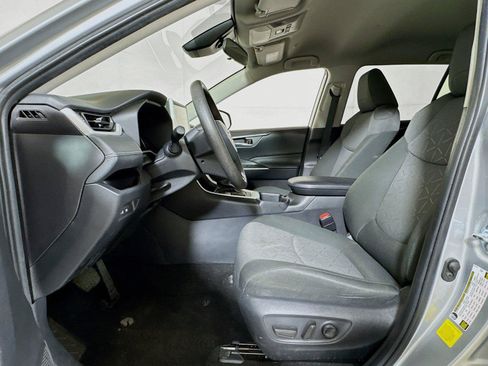 Used 2025 Toyota RAV4 XLE FWD image 18