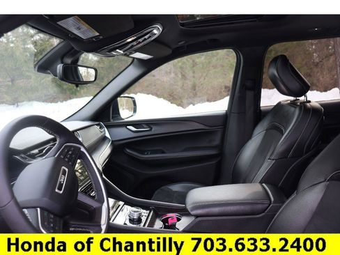Used 2024 Jeep Grand Cherokee Altitude image 25