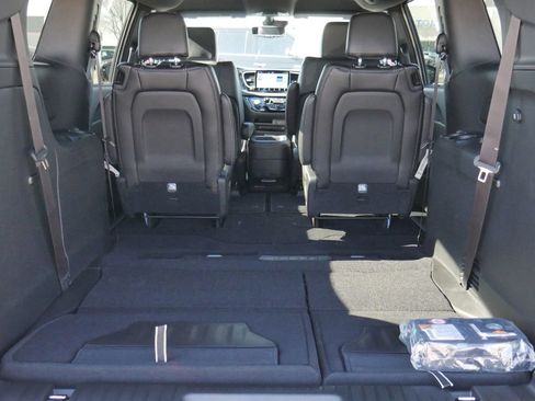 New 2026 Chrysler Pacifica Select FWD image 21
