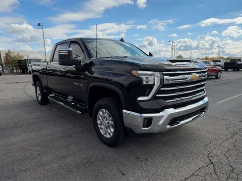 Used 2024 Chevrolet Silverado 2500 LTZ image 2