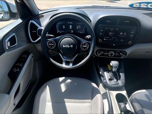 Used 2025 Kia Soul LX FWD image 8