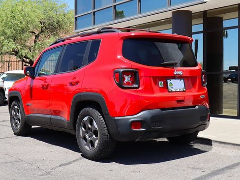 Used 2018 Jeep Renegade Latitude FWD image 9