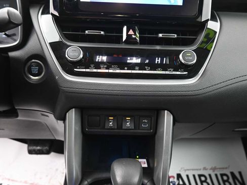 Used 2023 Toyota Corolla Cross XLE image 8