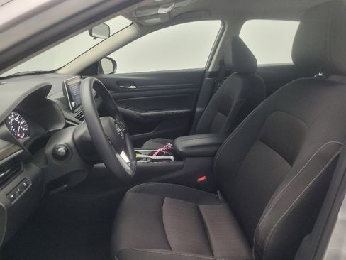 Used 2024 Nissan Altima 2.5 SV FWD image 17