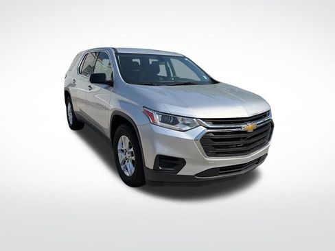 Used 2018 Chevrolet Traverse LS FWD image 2