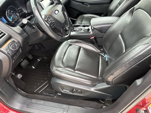 Used 2019 Ford Explorer XLT w/ Equipment Group 202A AWD/4WD image 15