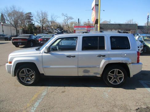 Used 2009 Jeep Patriot Limited w/ Sun/Sound Group AWD/4WD image 4