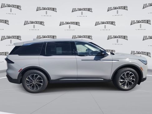 New 2026 Lincoln Nautilus Premier image 6