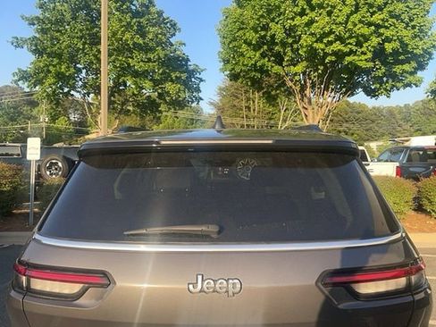 Used 2023 Jeep Grand Cherokee L Limited AWD/4WD image 4