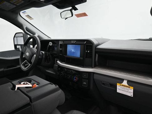 New 2026 Ford F250 XL w/ FX4 Off-Road Package AWD/4WD image 12