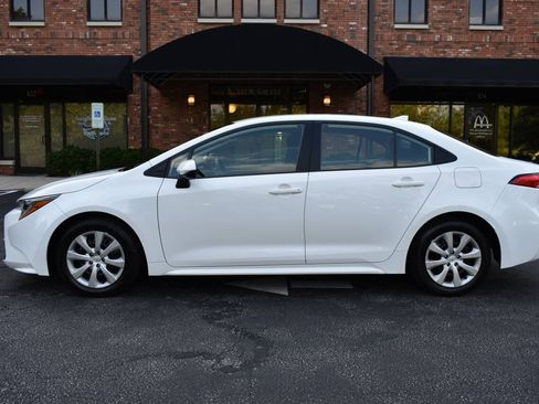 Used 2025 Toyota Corolla LE FWD image 4