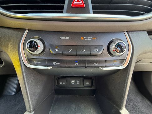 Used 2020 Hyundai Santa Fe SE AWD/4WD image 12
